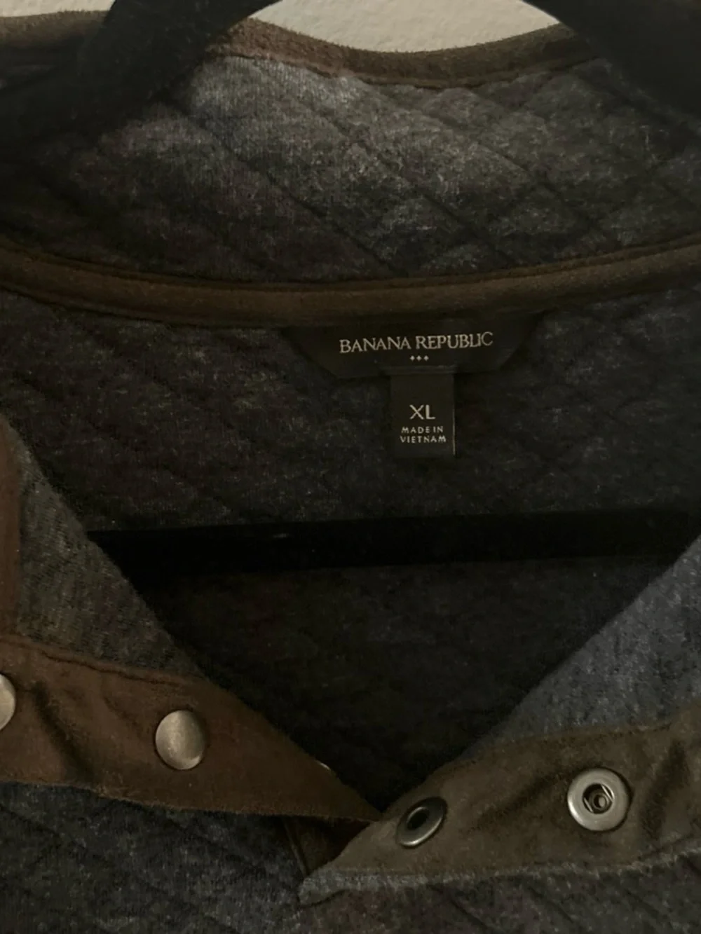 Banana Republic quilted crewneck